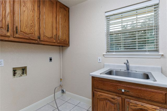 604 Elm Street, Floresville, TX 78114