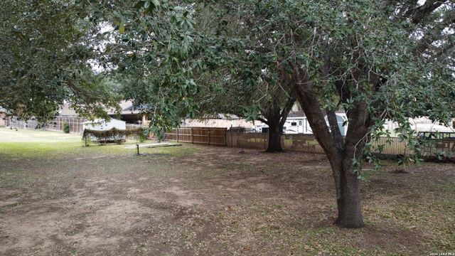 604 Elm Street, Floresville, TX 78114