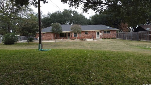 604 Elm Street, Floresville, TX 78114