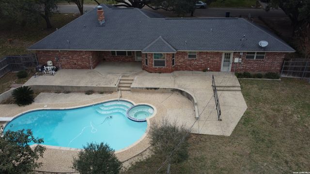 604 Elm Street, Floresville, TX 78114