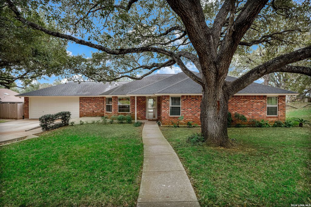 604 Elm Street, Floresville, TX 78114