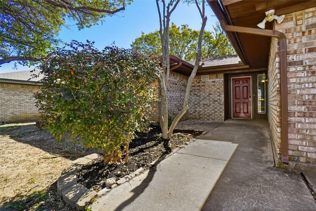 6464 High Lawn Terrace, Watauga, TX 76148