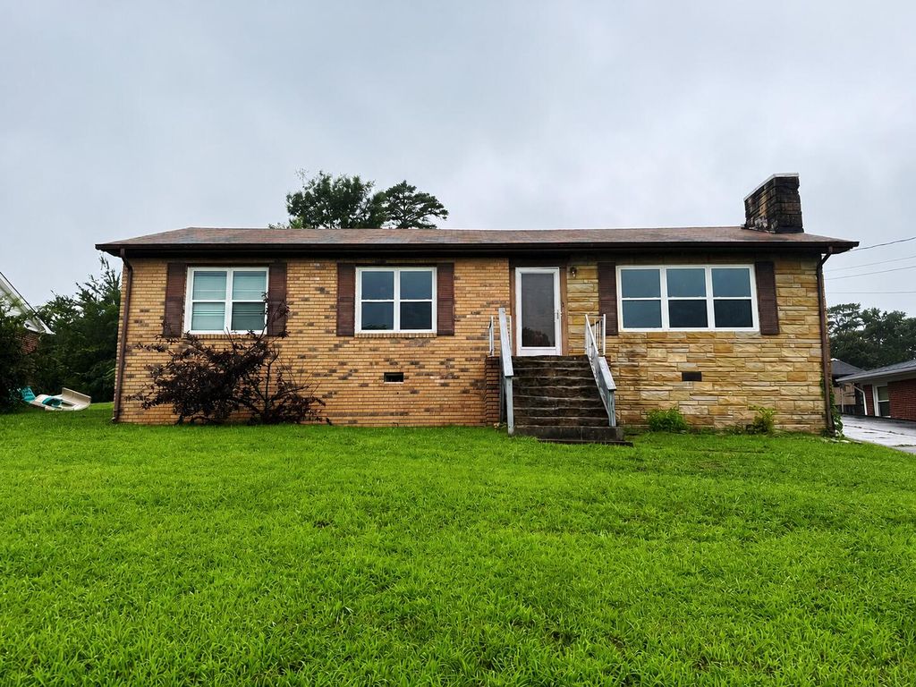 805 Woodland Drive, Rossville, GA 30741