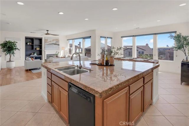 2201 Bay View Drive, Signal Hill, CA 90755
