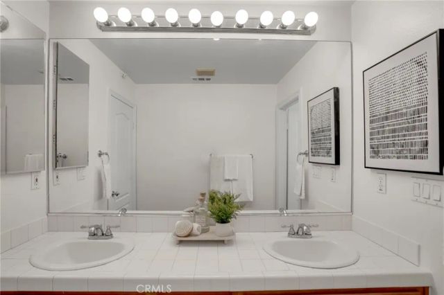 2201 Bay View Drive, Signal Hill, CA 90755