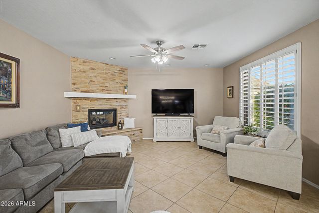 8039 W FOOTHILL Drive, Peoria, AZ 85383