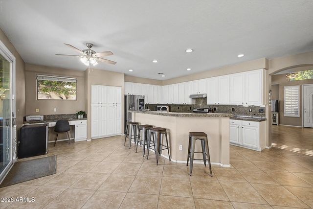 8039 W FOOTHILL Drive, Peoria, AZ 85383
