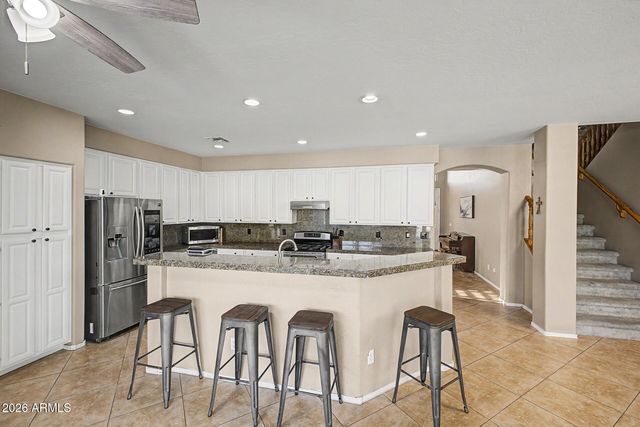 8039 W FOOTHILL Drive, Peoria, AZ 85383