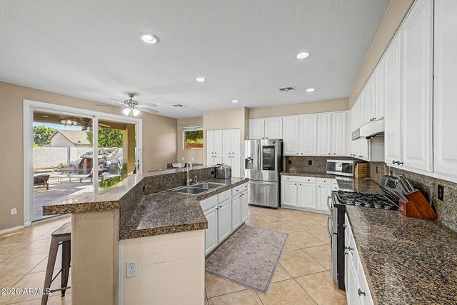 8039 W FOOTHILL Drive, Peoria, AZ 85383