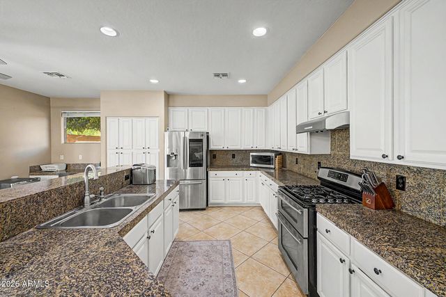8039 W FOOTHILL Drive, Peoria, AZ 85383