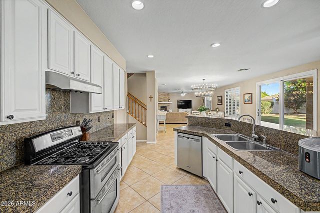 8039 W FOOTHILL Drive, Peoria, AZ 85383