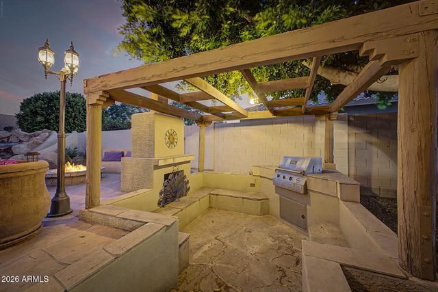 8039 W FOOTHILL Drive, Peoria, AZ 85383