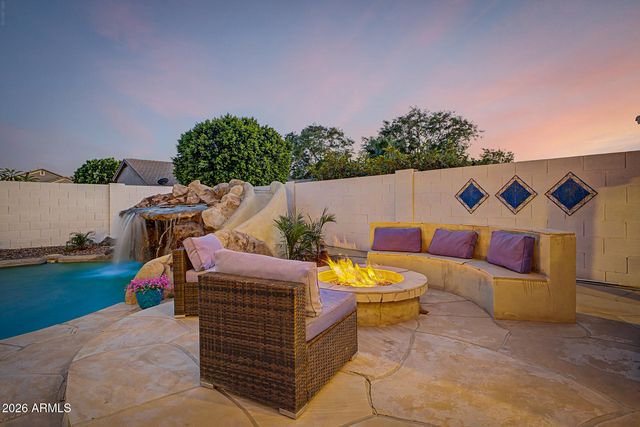 8039 W FOOTHILL Drive, Peoria, AZ 85383