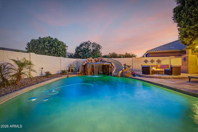 8039 W FOOTHILL Drive, Peoria, AZ 85383