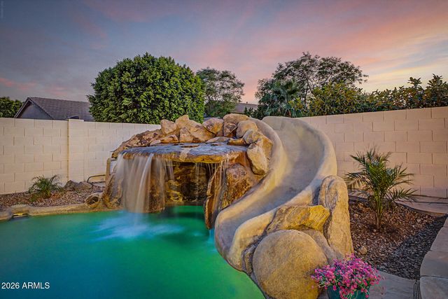 8039 W FOOTHILL Drive, Peoria, AZ 85383