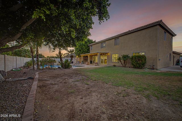 8039 W FOOTHILL Drive, Peoria, AZ 85383