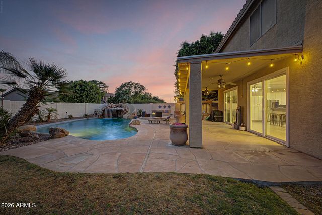 8039 W FOOTHILL Drive, Peoria, AZ 85383