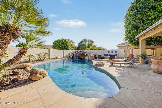 8039 W FOOTHILL Drive, Peoria, AZ 85383