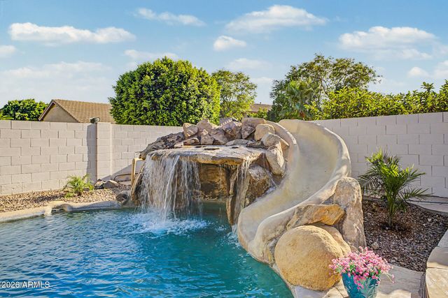 8039 W FOOTHILL Drive, Peoria, AZ 85383