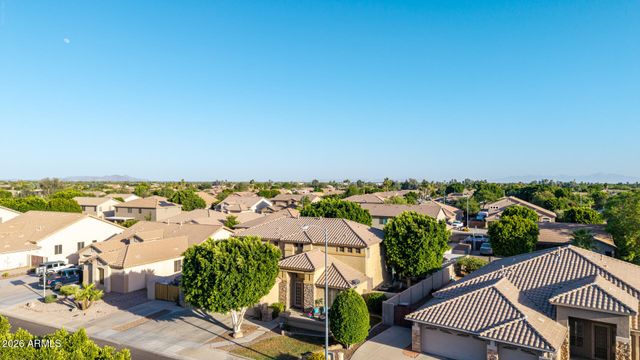 8039 W FOOTHILL Drive, Peoria, AZ 85383