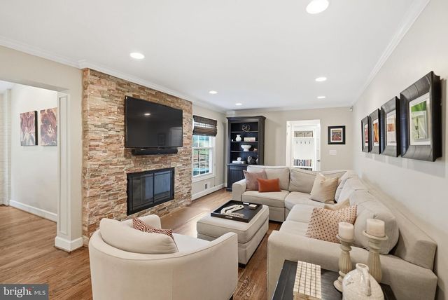 1 PADDOCK CT, Potomac, MD 20854