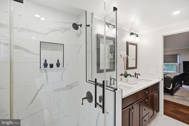 1 PADDOCK CT, Potomac, MD 20854