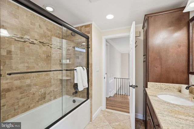 1 PADDOCK CT, Potomac, MD 20854