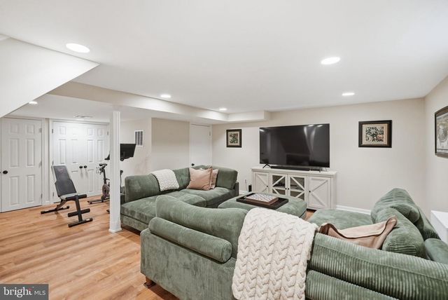 1 PADDOCK CT, Potomac, MD 20854