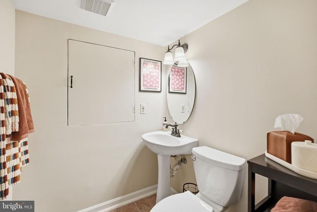 1 PADDOCK CT, Potomac, MD 20854