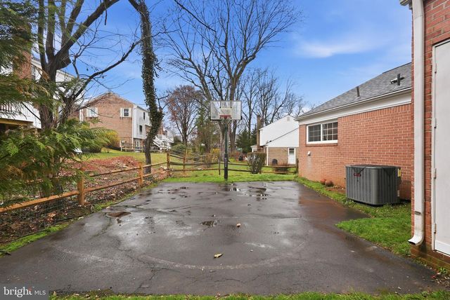 1 PADDOCK CT, Potomac, MD 20854