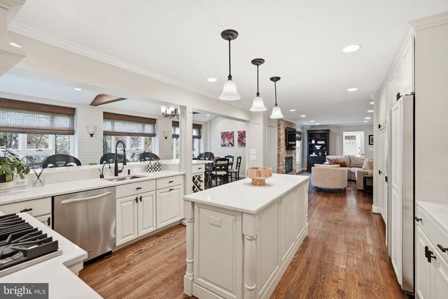 1 PADDOCK CT, Potomac, MD 20854