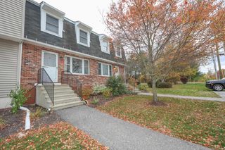 1 Oakwood Ln Apt 2, Goffstown, NH 03045