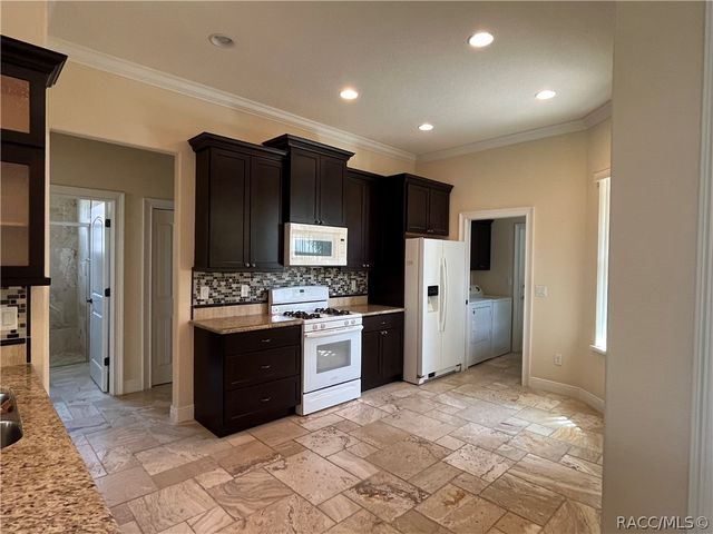 9376 S Deer Park Drive, Homosassa, FL 34446