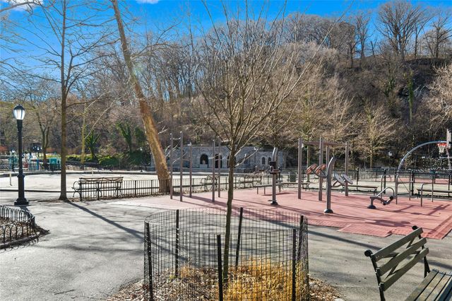 1825 Riverside Drive 1F, New York (manhattan), NY 10034