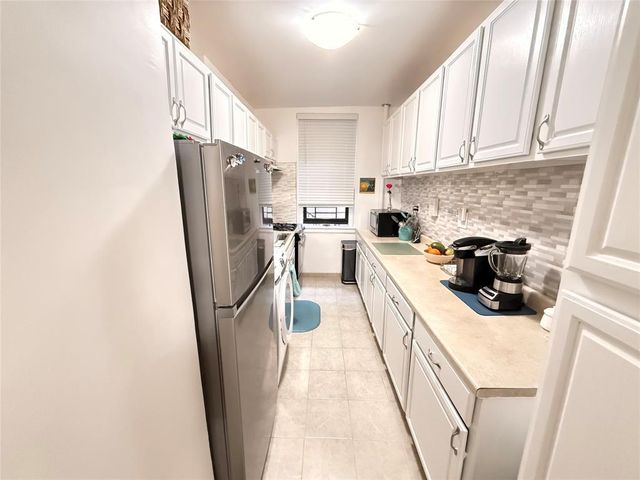 1825 Riverside Drive 1F, New York (manhattan), NY 10034