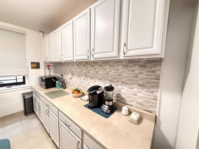 1825 Riverside Drive 1F, New York (manhattan), NY 10034