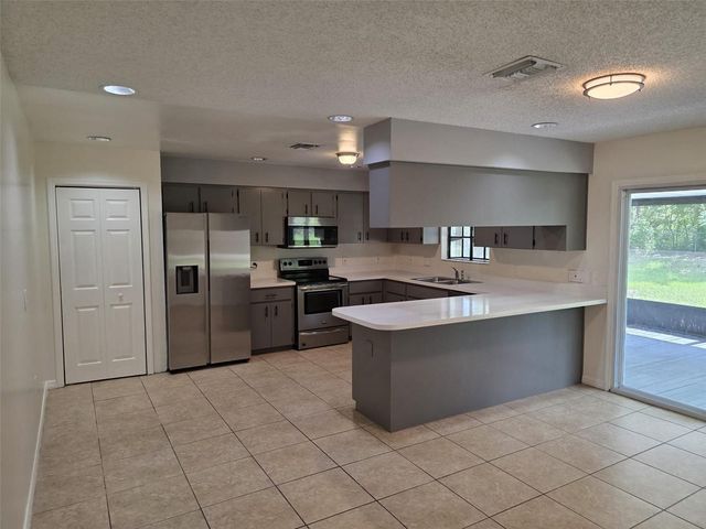 619 KNOWLES ROAD B, Brandon, FL 33511
