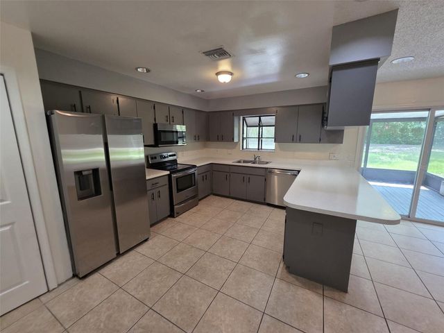 619 KNOWLES ROAD B, Brandon, FL 33511