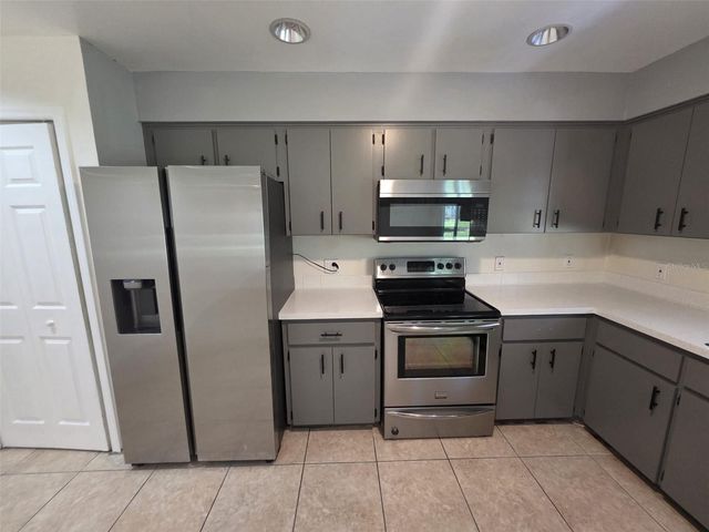 619 KNOWLES ROAD B, Brandon, FL 33511