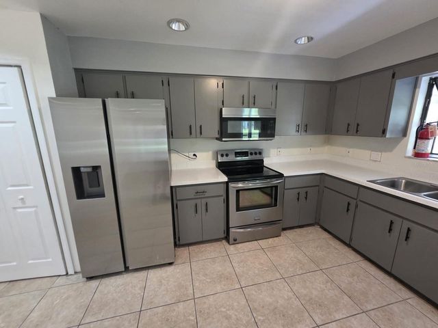 619 KNOWLES ROAD B, Brandon, FL 33511