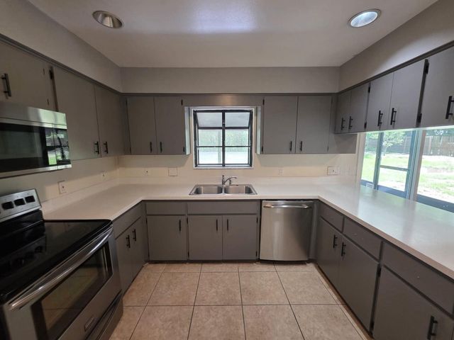 619 KNOWLES ROAD B, Brandon, FL 33511