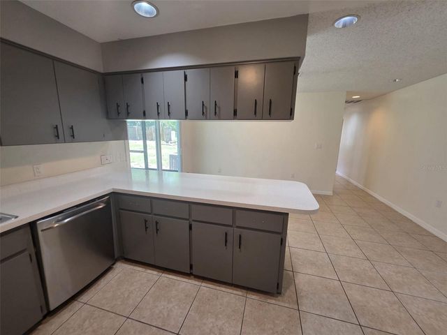 619 KNOWLES ROAD B, Brandon, FL 33511