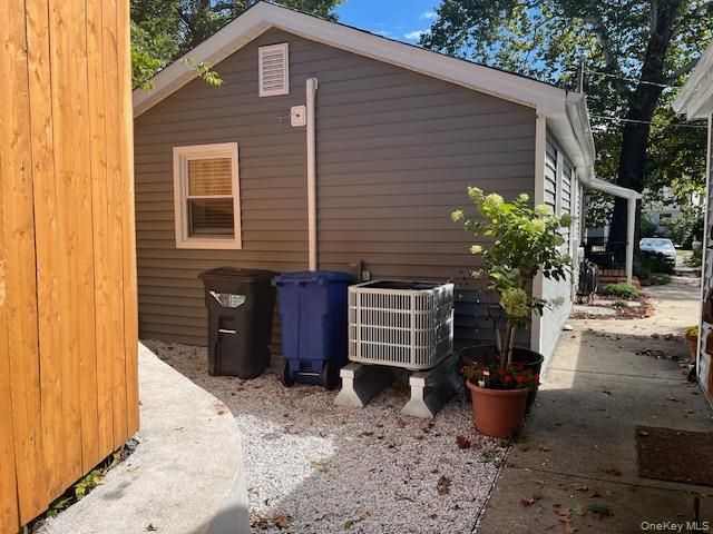 23 West Drive, Port Washington, NY 11050