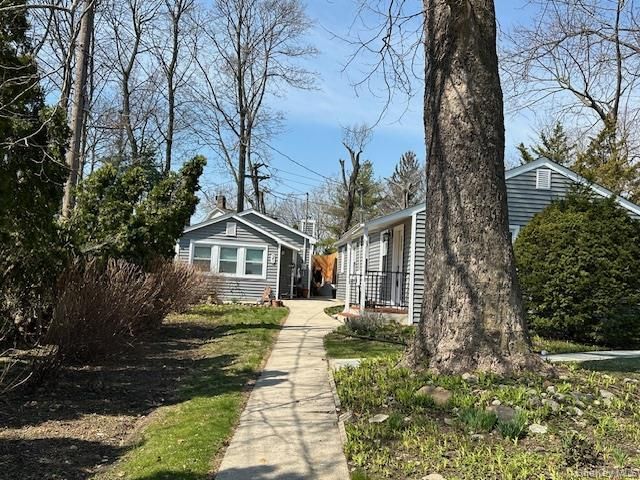 23 West Drive, Port Washington, NY 11050