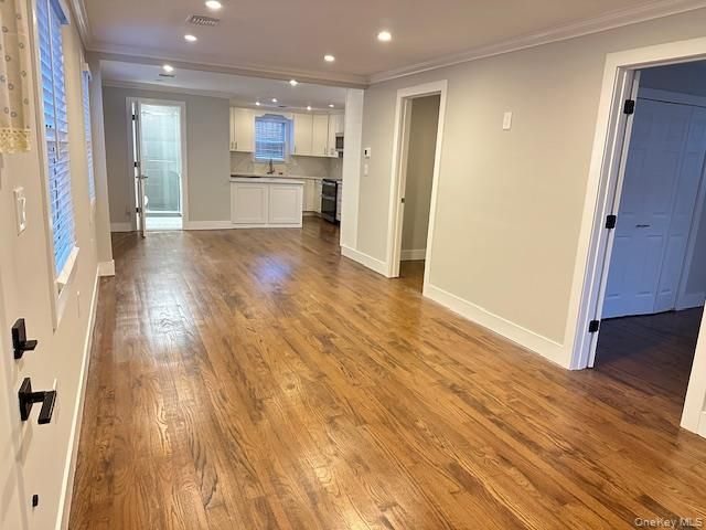 23 West Drive, Port Washington, NY 11050