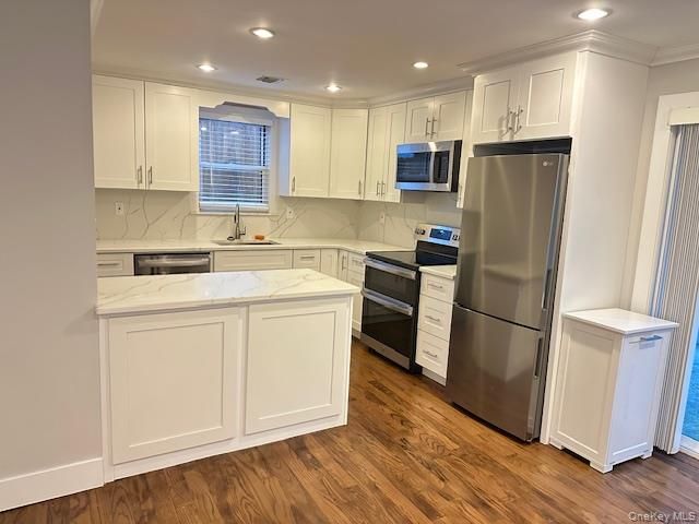 23 West Drive, Port Washington, NY 11050