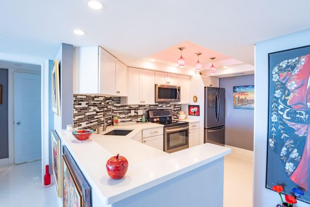 2400 Presidential Way 1506, West Palm Beach, FL 33401