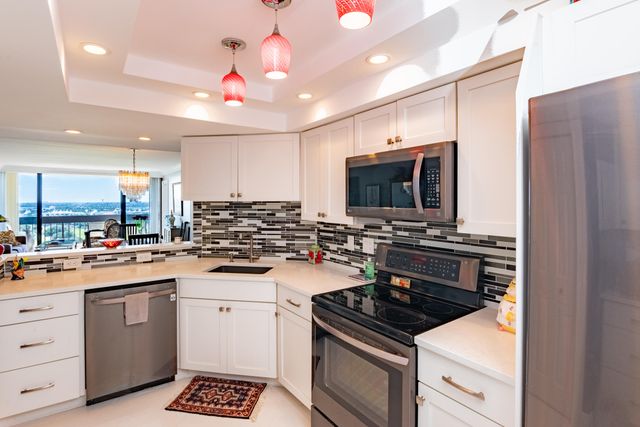 2400 Presidential Way 1506, West Palm Beach, FL 33401