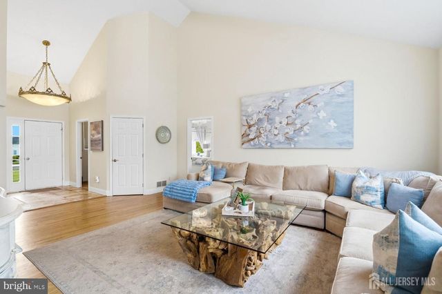 32 SCOTT DR, Monroe Township, NJ 08831