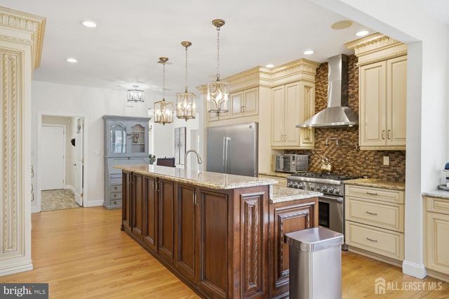 32 SCOTT DR, Monroe Township, NJ 08831